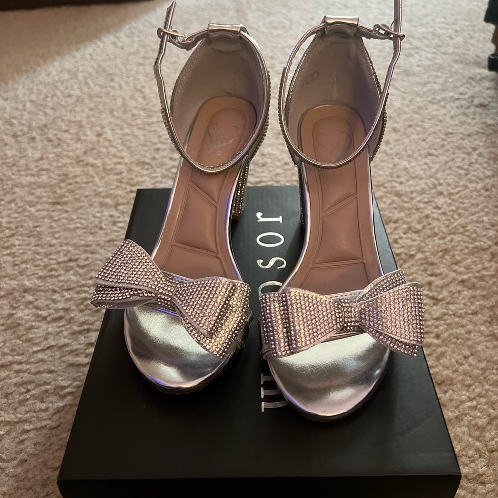 Windsor Silver Bow Accent Heels